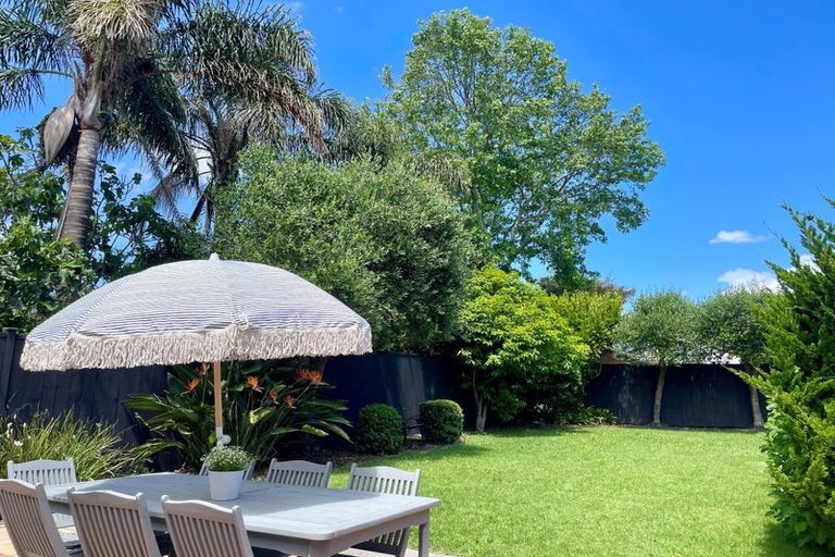 Photo of property in 88 Walmer Road, Point Chevalier, Auckland, 1022