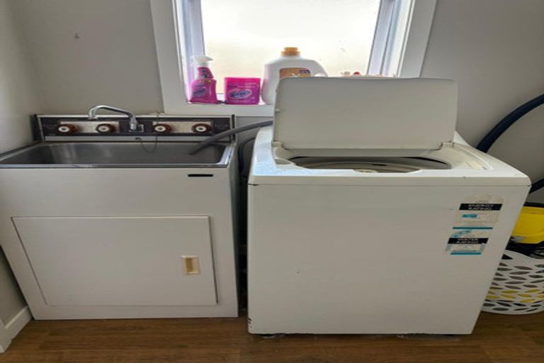 Photo of property in 2/11a Newnham Terrace, Upper Riccarton, Christchurch, 8041