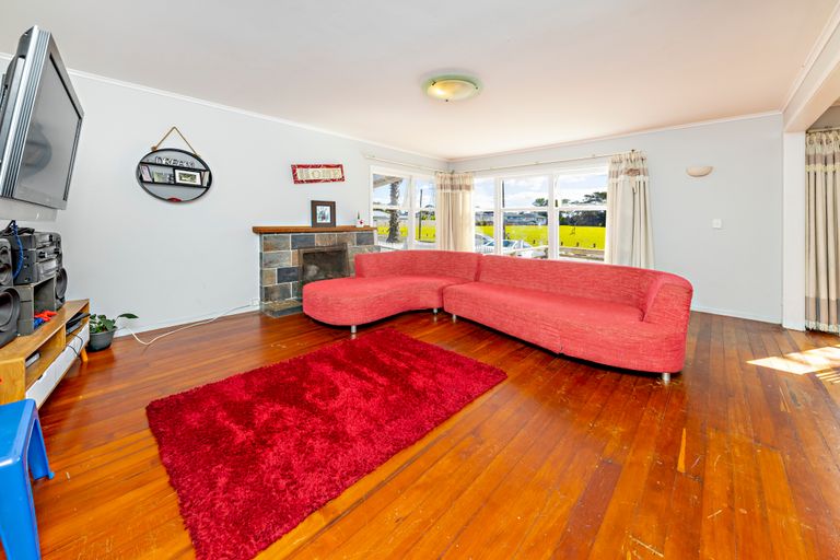 Photo of property in 26 Tiraumea Drive, Pakuranga, Auckland, 2010