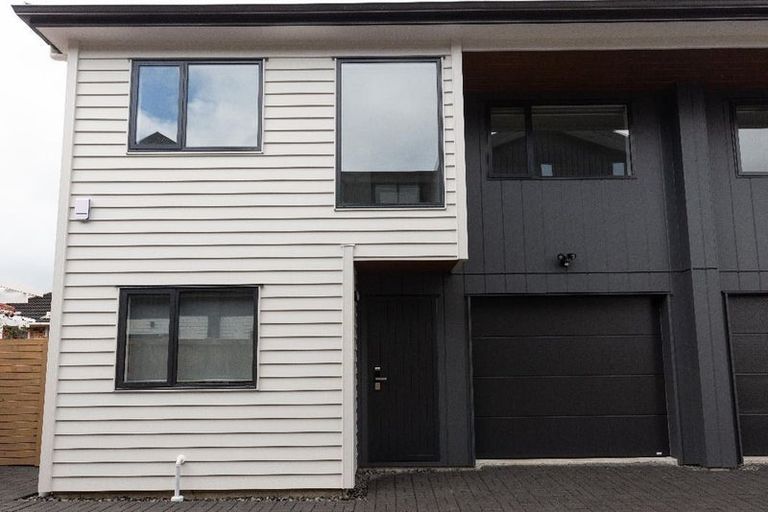 Photo of property in 57b Neil Avenue, Te Atatu Peninsula, Auckland, 0610