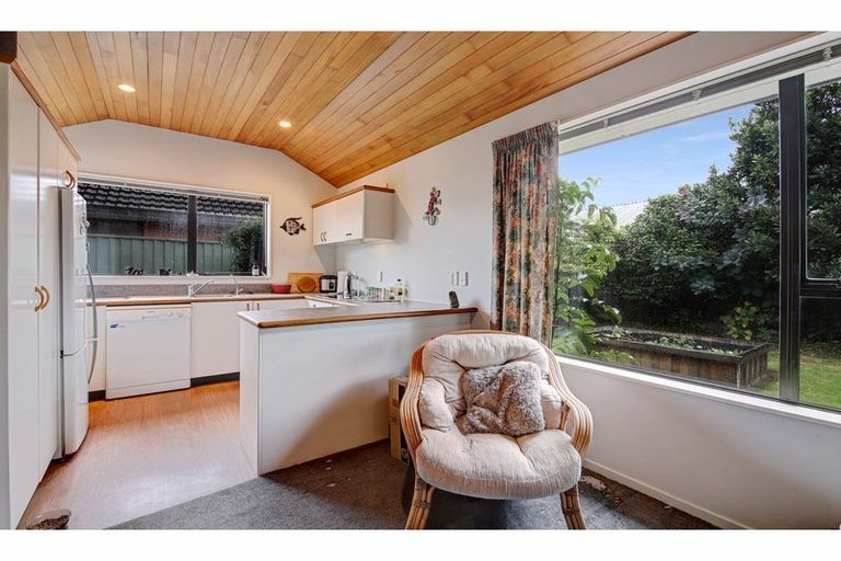 Photo of property in 2/22 Briarmont Street, Avondale, Christchurch, 8061