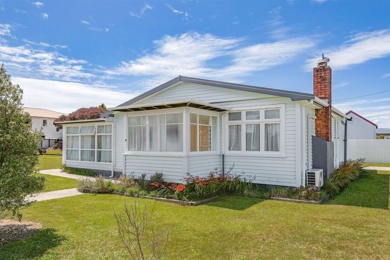 Photo of property in 3 Queen Street, Westport, 7825