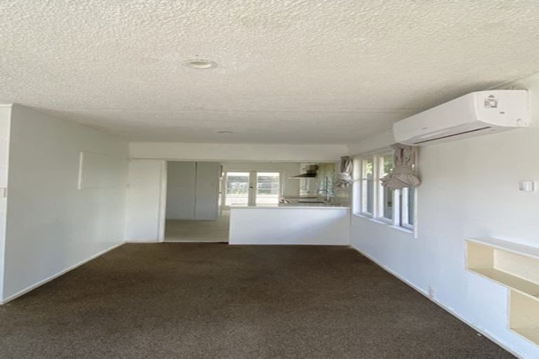 Photo of property in 3 Longburn Road, Henderson, Auckland, 0610