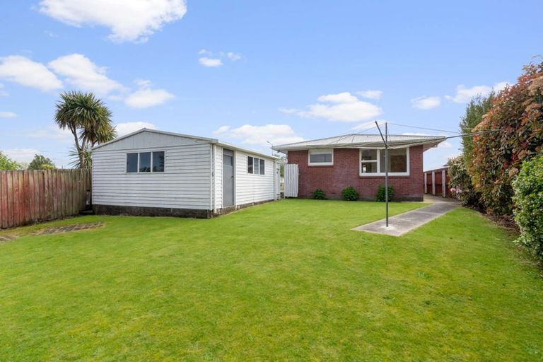 Photo of property in 39 Lake Terrace Road, Burwood, Christchurch, 8061
