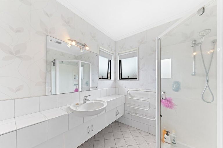 Photo of property in 10 Saint Ives Grove, Whalers Gate, New Plymouth, 4310