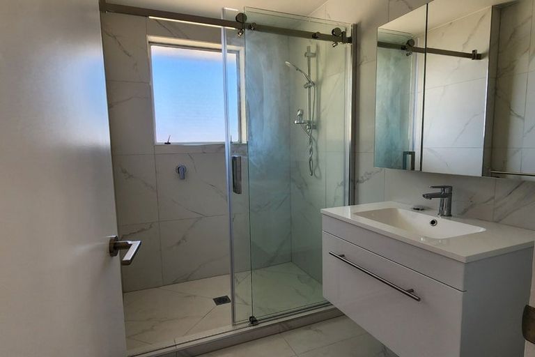 Photo of property in 2/14 Trentham Road, Takanini, Papakura, 2112