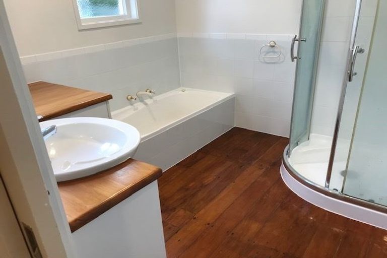 Photo of property in 40 Belle Vue Avenue, Northcote Point, Auckland, 0627