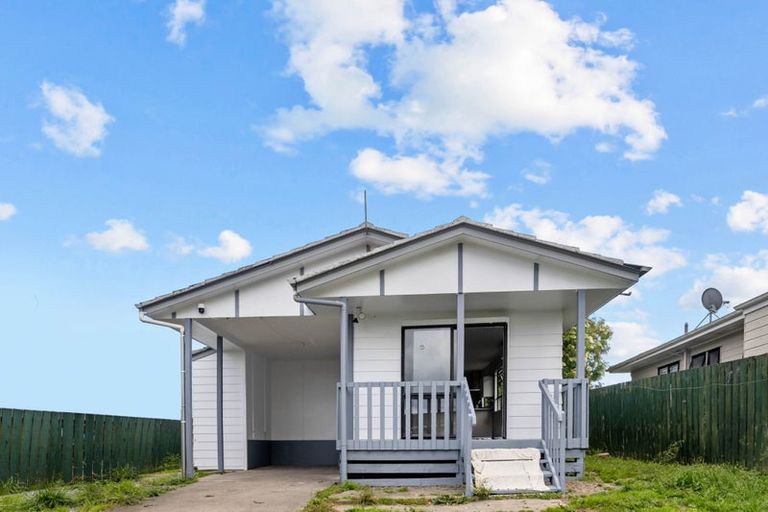 Photo of property in 2/15 Secretariat Place, Randwick Park, Auckland, 2105