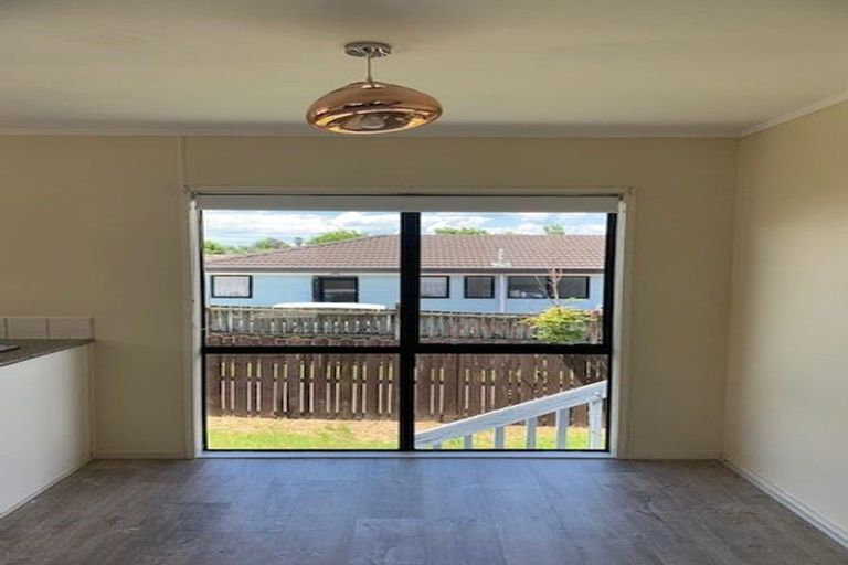 Photo of property in 8 Janese Place, Weymouth, Auckland, 2103