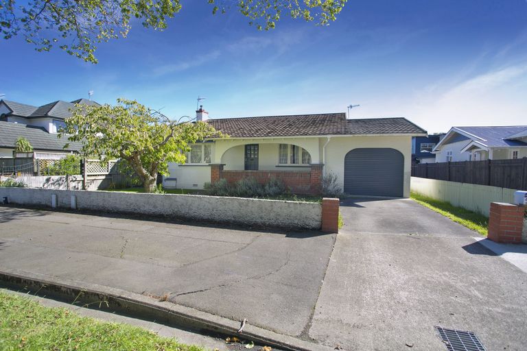 Photo of property in 475 College Street, Hokowhitu, Palmerston North, 4410