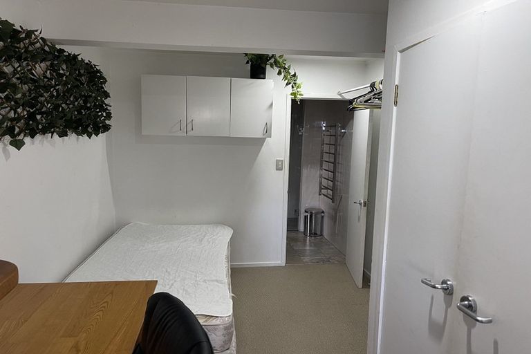 Photo of property in 80b Queen Street, Northcote Point, Auckland, 0627