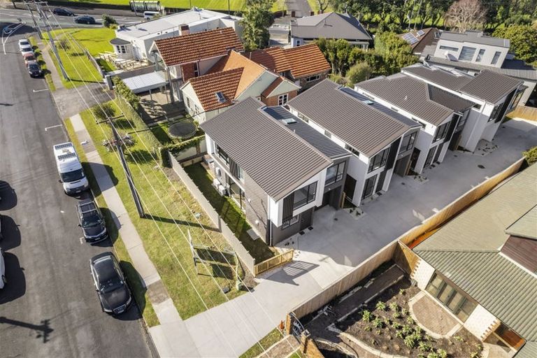 Photo of property in 6c Eversleigh Road, Belmont, Auckland, 0622