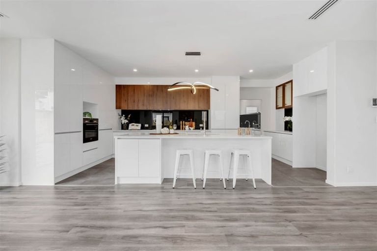 Photo of property in 60 Drumbuoy Drive, Flat Bush, Auckland, 2019