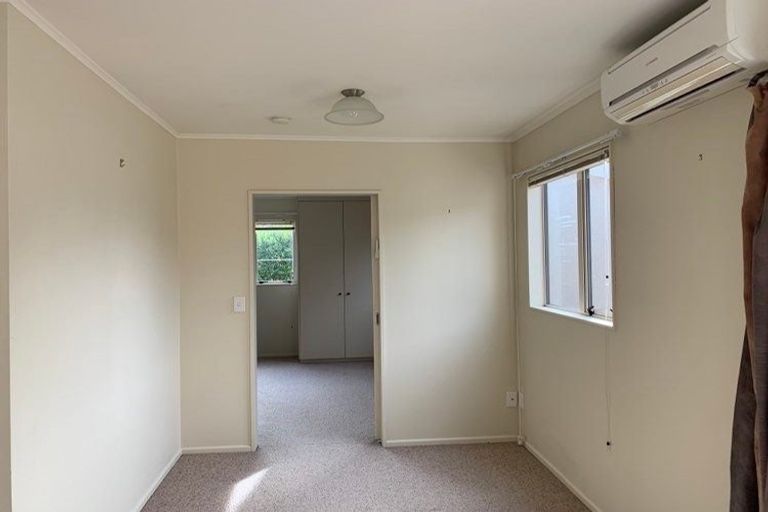 Photo of property in 86 Wikiriwhi Crescent, Awapuni, Palmerston North, 4412