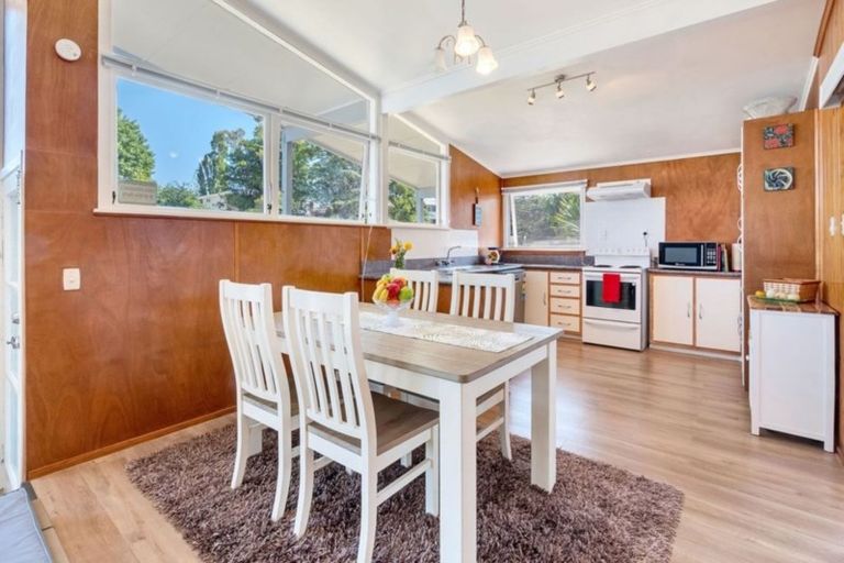 Photo of property in 11 Dellwood Avenue, Henderson, Auckland, 0612