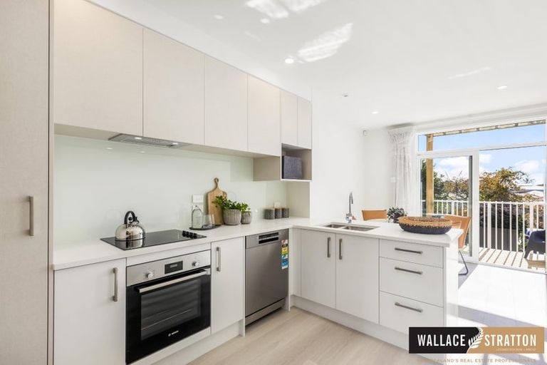 Photo of property in 11/2 Moor Avenue, Te Atatu Peninsula, Auckland, 0610