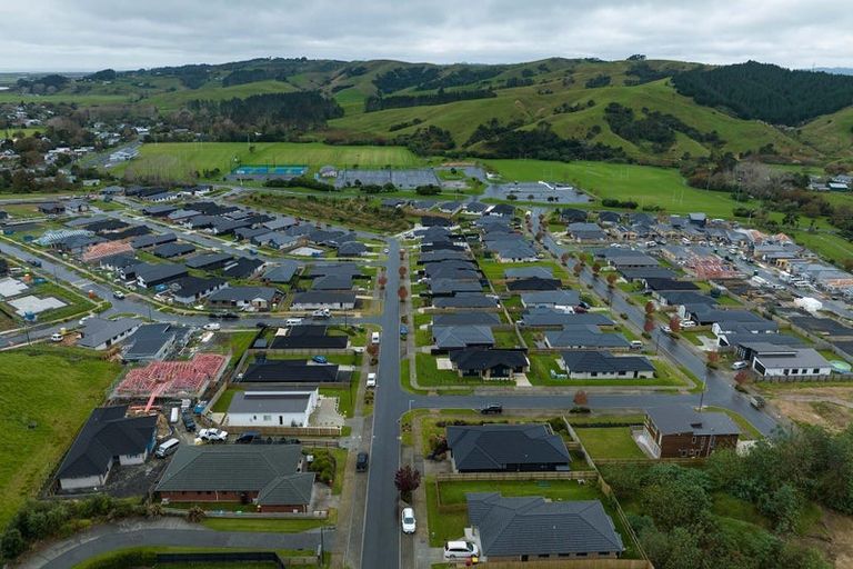 Photo of property in 11 Panui Avenue, Helensville, 0800
