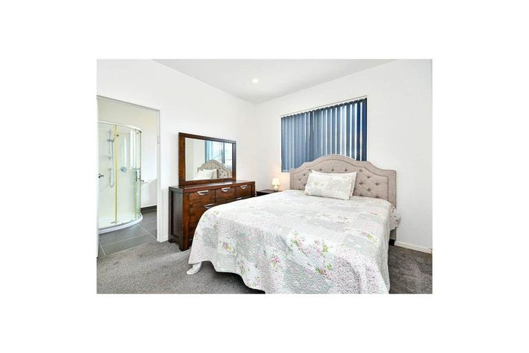 Photo of property in 64 Prado Drive, Pukekohe, 2120