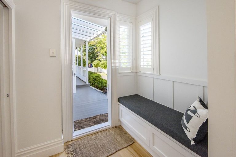 Photo of property in 7 Summer Street, Stanley Point, Auckland, 0624