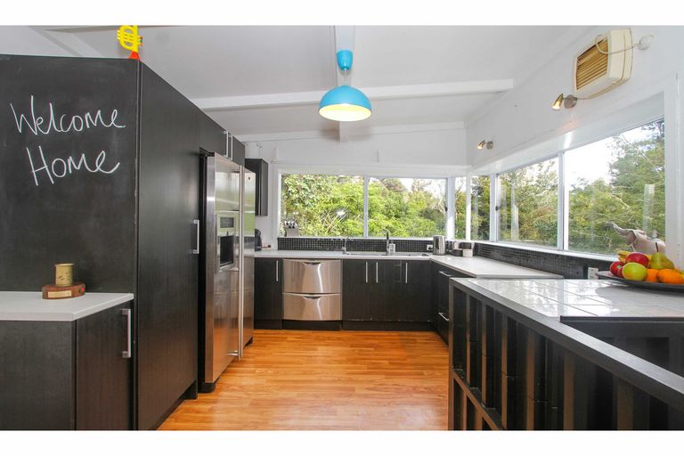 Photo of property in 120 Park Hill Road, Birkenhead, Auckland, 0626