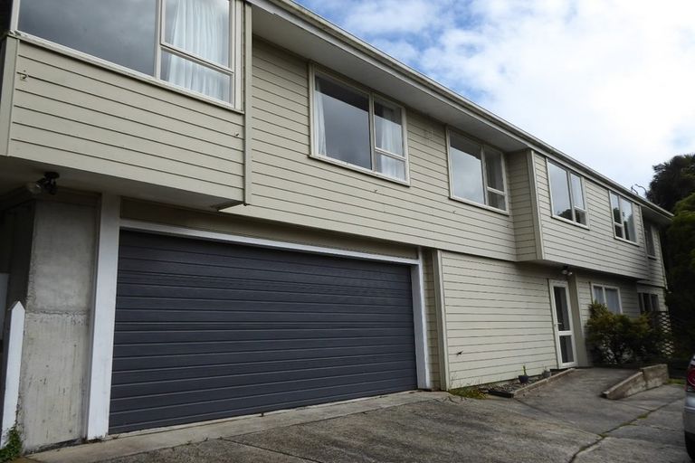 Photo of property in 198 Newlands Road, Newlands, Wellington, 6037