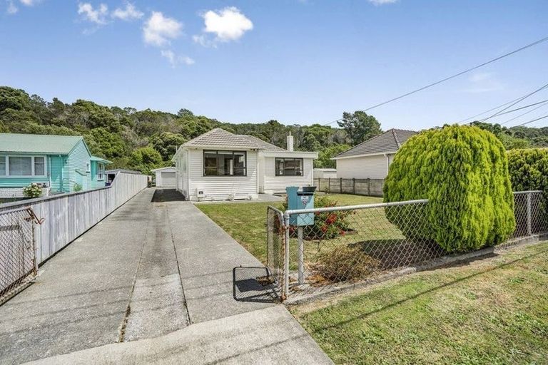 Photo of property in 52 Dover Road, Wainuiomata, Lower Hutt, 5014