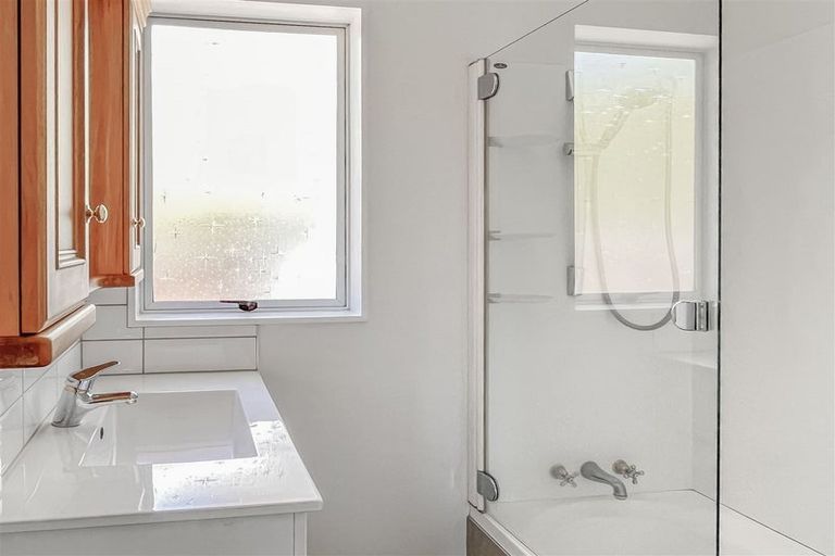 Photo of property in 21 Oxford Street, Picton, 7220