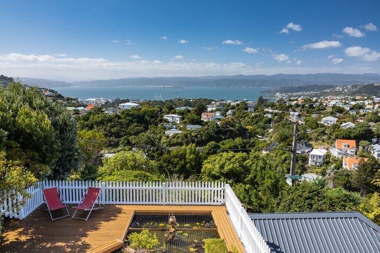 Photo of property in 72 Ponsonby Road, Karori, Wellington, 6012