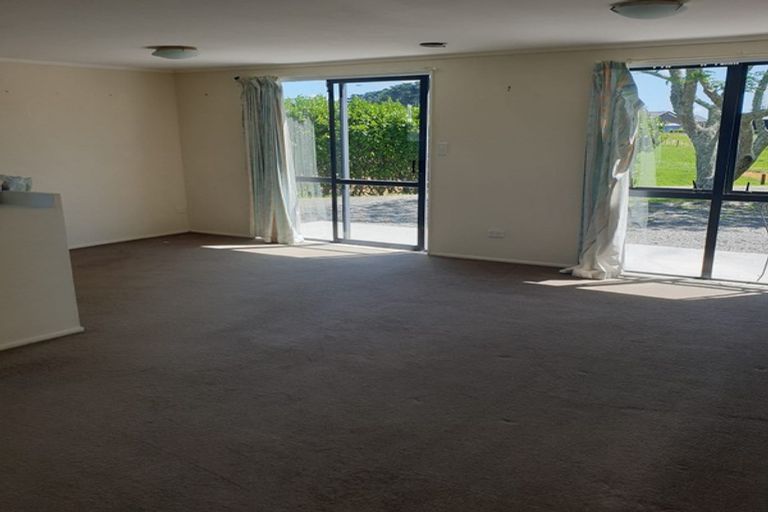 Photo of property in 42 Codlin Road, Waiuku, 2683