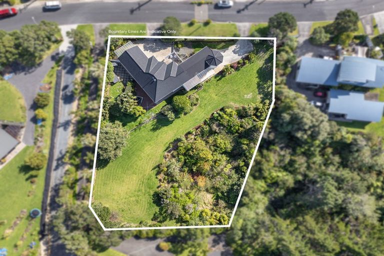 Photo of property in 1/4 Roberts Road, Matakatia, Whangaparaoa, 0930