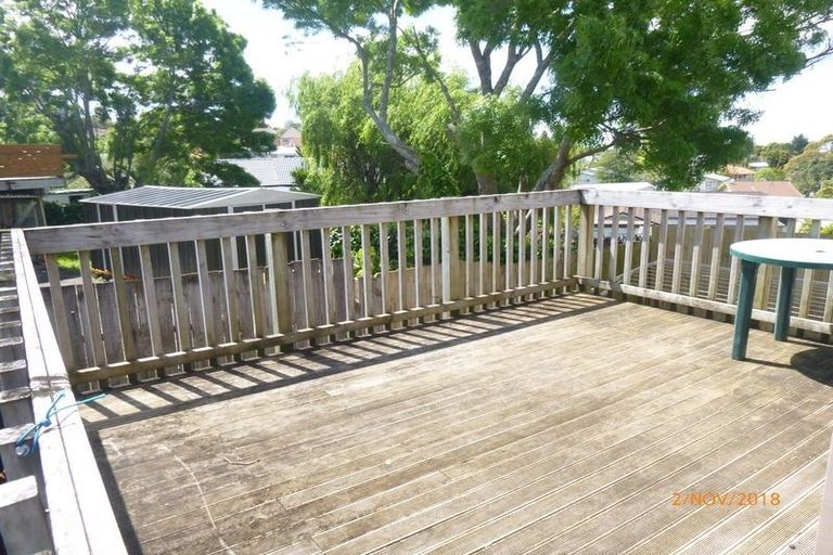 Photo of property in 2 Fitzherbert Avenue, West Harbour, Auckland, 0618