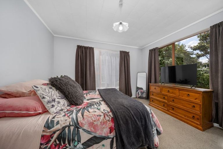 Photo of property in 15a Kereru Bend, Tawa, Wellington, 5028