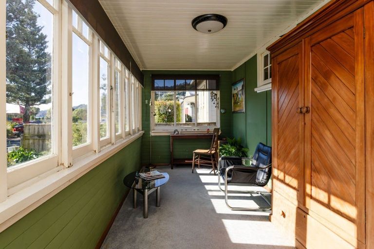 Photo of property in 73 Marine Parade, Eastbourne, Lower Hutt, 5013