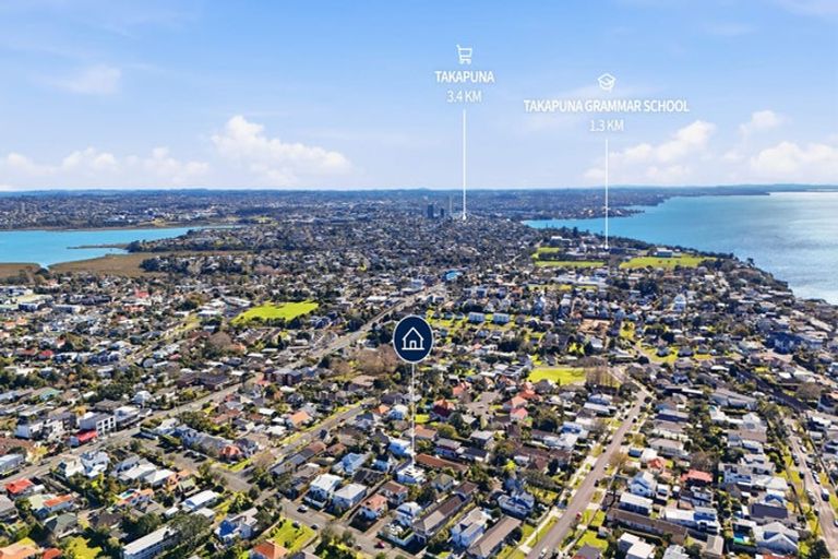 Photo of property in 42a Old Lake Road, Narrow Neck, Auckland, 0624