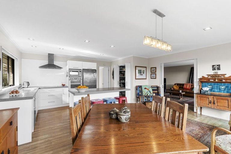 Photo of property in 29 Johnstone Drive, Fitzherbert, Palmerston North, 4410