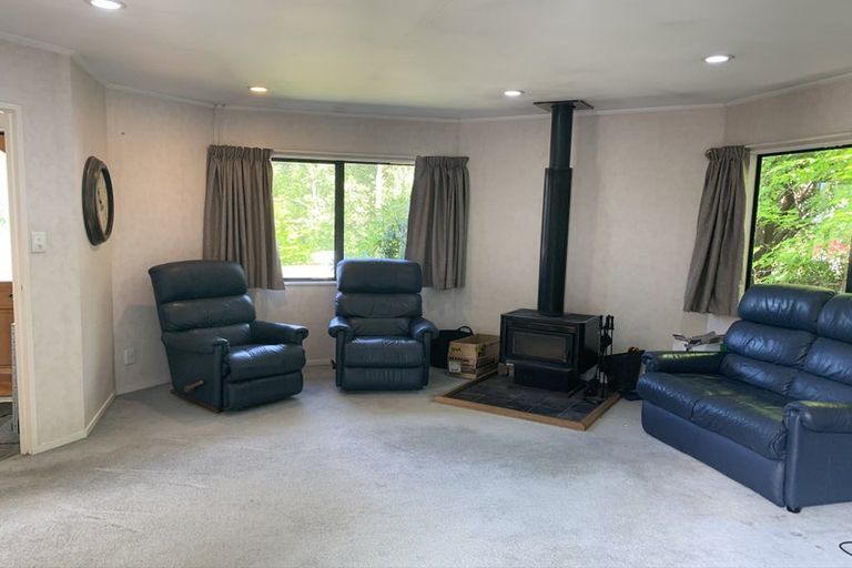 Photo of property in 3 Springdale Grove, Fitzherbert, Palmerston North, 4410