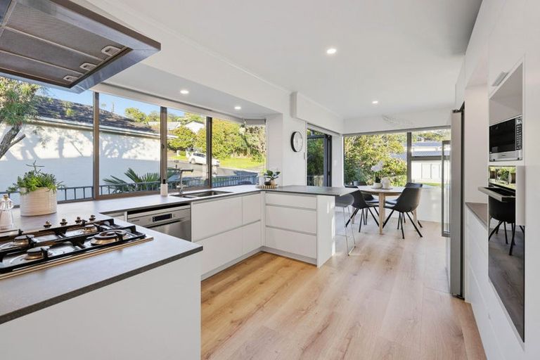 Photo of property in 5 Liston Crescent, Cockle Bay, Auckland, 2014