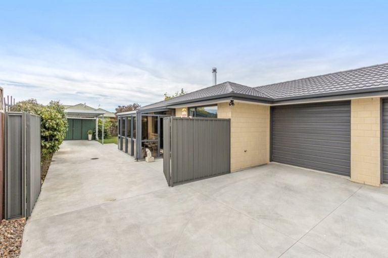 Photo of property in 2/14 Lamorna Road, Parklands, Christchurch, 8083