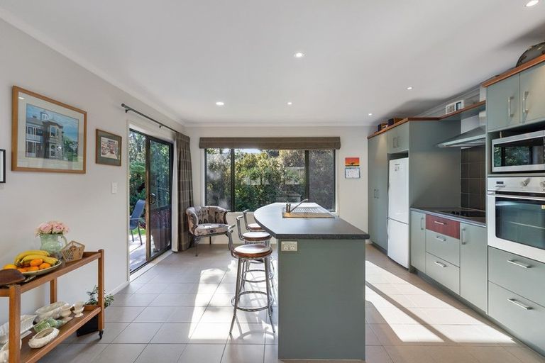 Photo of property in 11 Grovenor Drive, Orewa, 0931