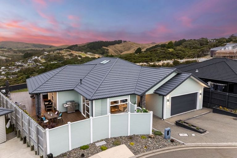 Photo of property in 22 Topsail Way, Whitby, Porirua, 5024