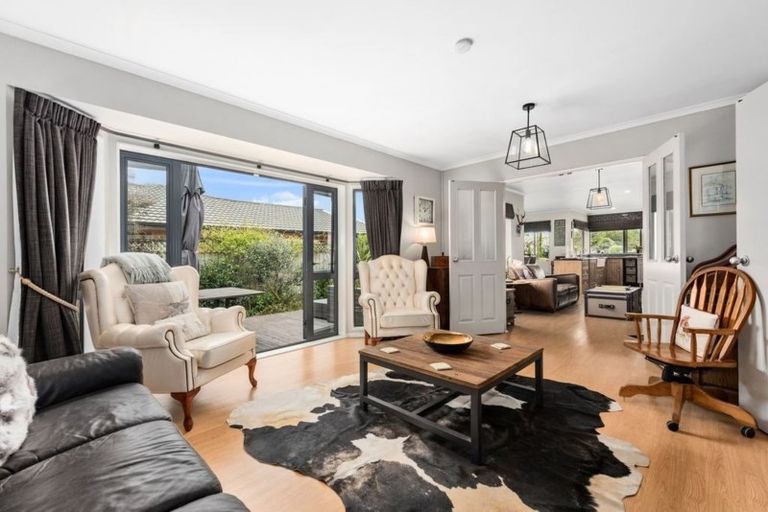 Photo of property in 23 Carlow Grove, Birchville, Upper Hutt, 5018