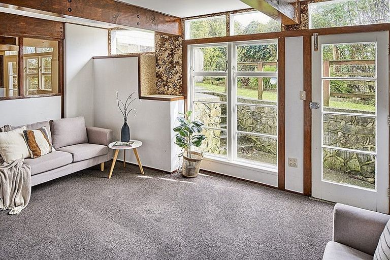 Photo of property in 85 Glanmire Road, Newlands, Wellington, 6037