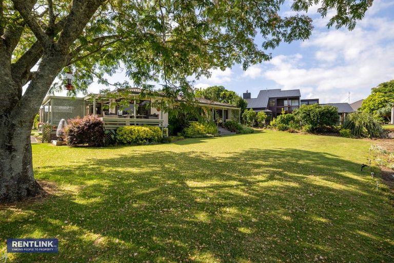 Photo of property in 35 Links View Drive, Omokoroa, 3114