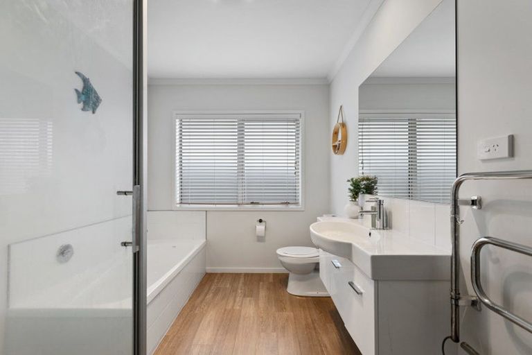 Photo of property in 14 Ponga Place, Papamoa Beach, Papamoa, 3118