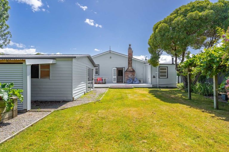 Photo of property in 14 Grey Street, Martinborough, 5711