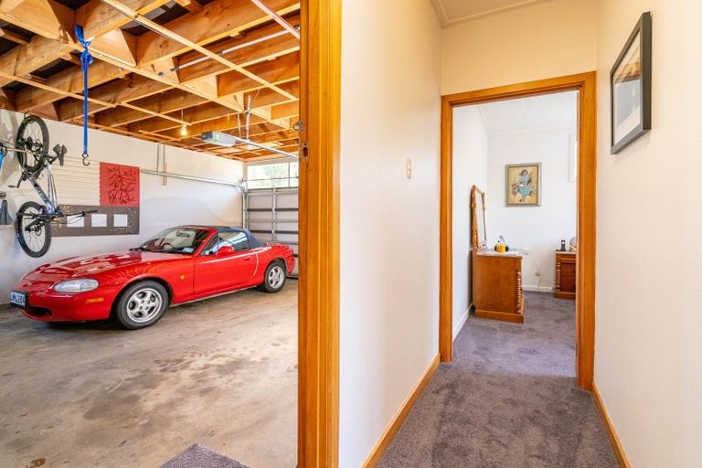 Photo of property in 18 Pioneer Crescent, Helensburgh, Dunedin, 9010