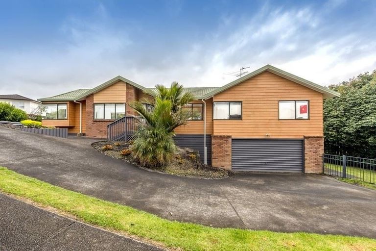 Photo of property in 11 Queen Natalie Place, Massey, Auckland, 0614