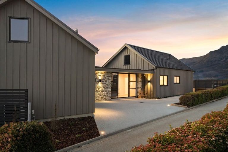 Photo of property in 44 Cunninghams Drive, Jacks Point, Queenstown, 9371