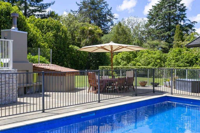 Photo of property in 5 Cameron Drive, Acacia Bay, Taupo, 3385