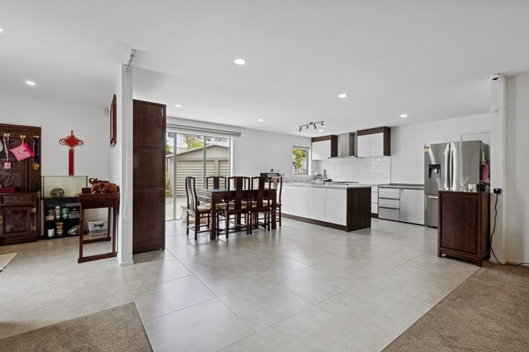 Photo of property in 3 Julia Place, Totara Vale, Auckland, 0629